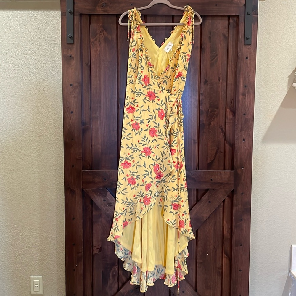 Beautiful yellow floral, hi-lo dress